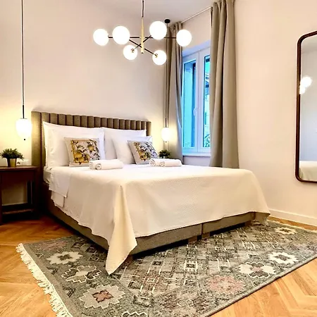 Josephine Apartment *
