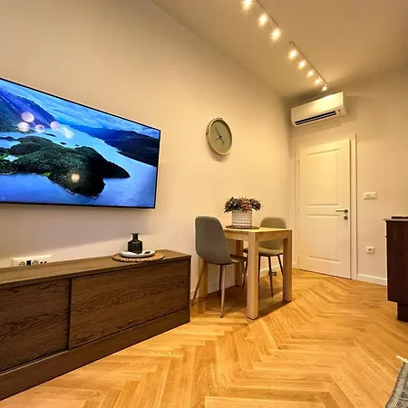 Josephine Apartment