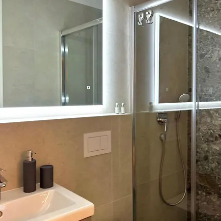 Josephine Apartment *