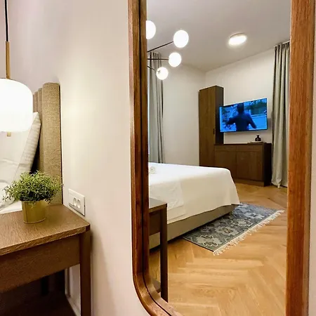 Josephine Apartment *